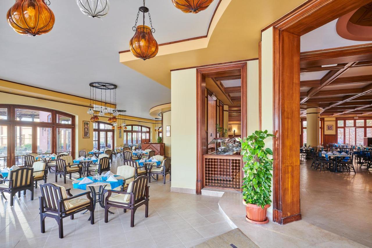 Mosaique Beach Resort Taba Heights Exterior photo The restaurant at the hotel