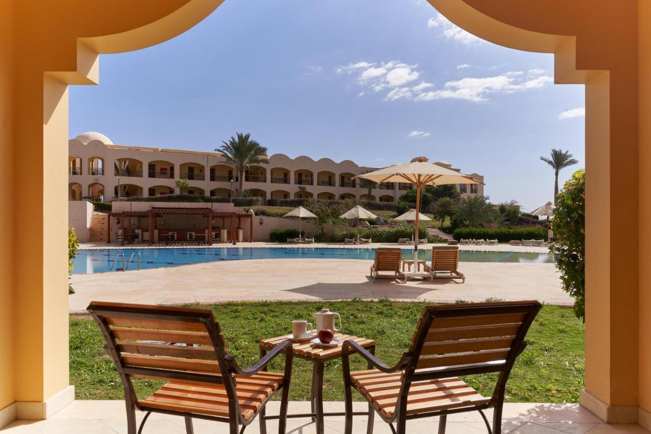 Mosaique Beach Resort Taba Heights Exterior photo The swimming pool at the hotel