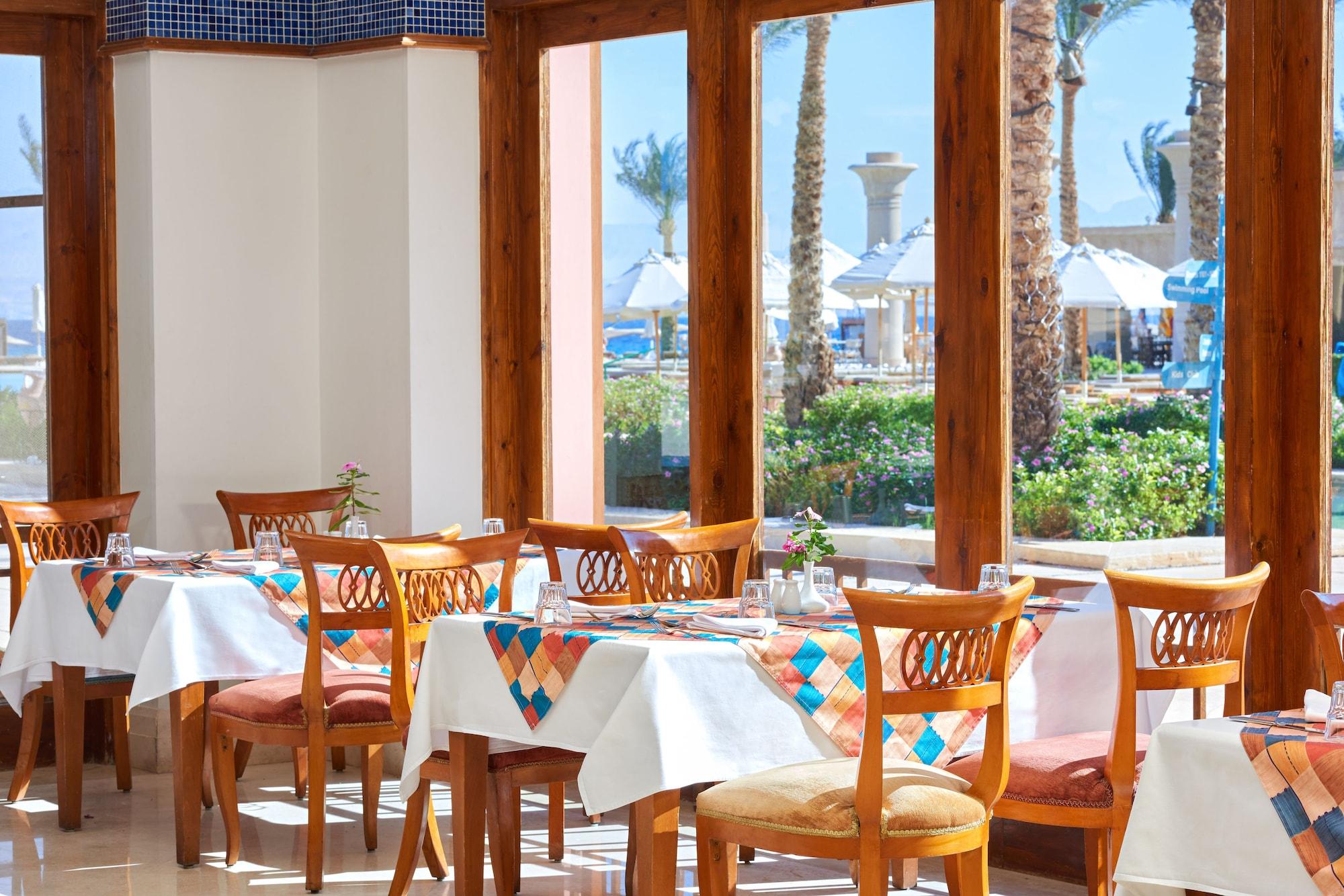 Mosaique Beach Resort Taba Heights Exterior photo Restaurant at a resort